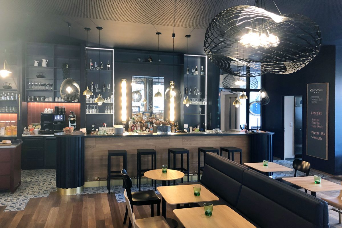 bar